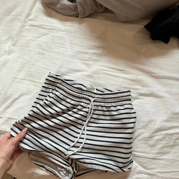 H&M shorts S - Picture 2 of 10